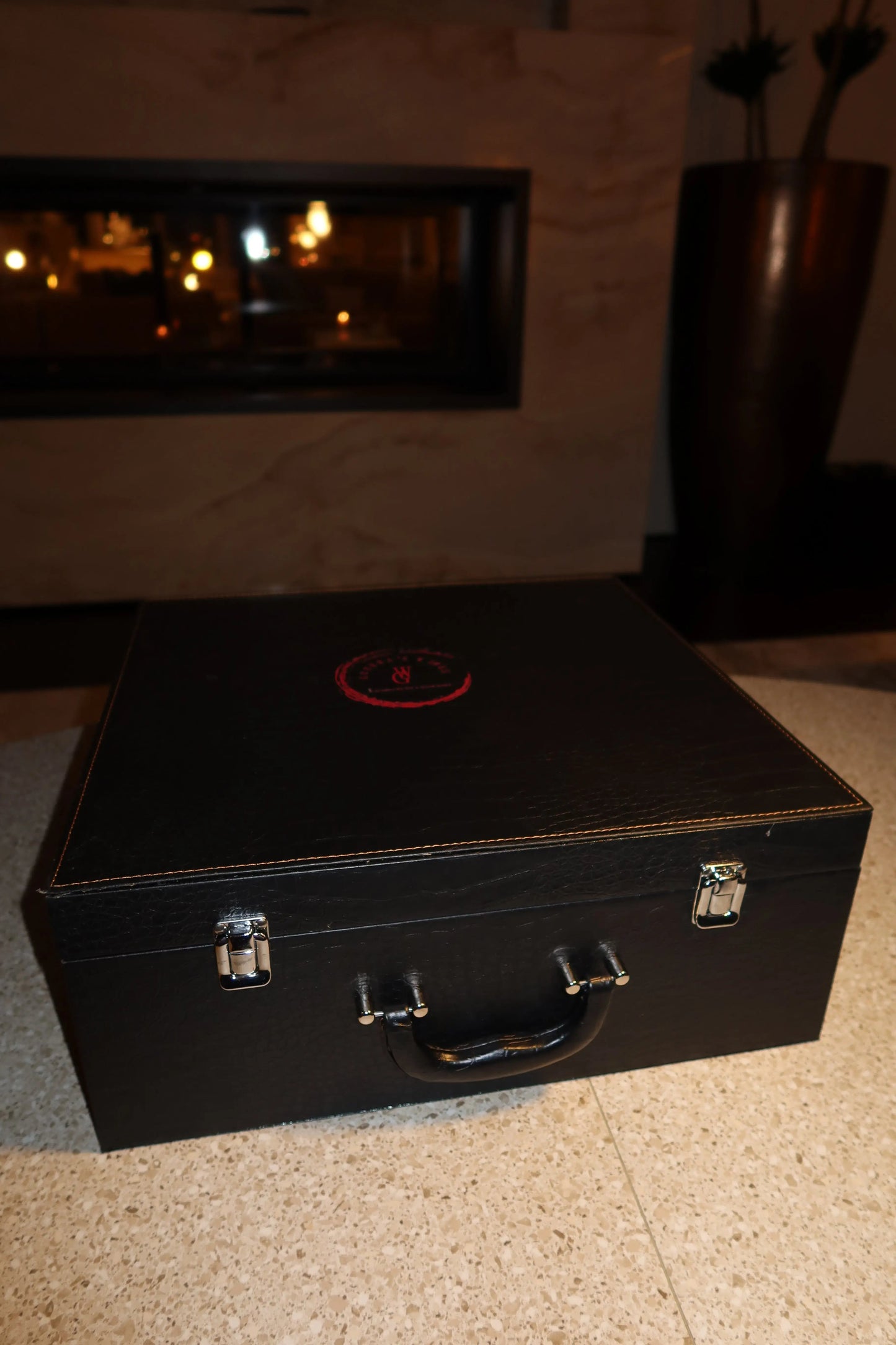 Coppia di Calici Red con Decanter 'Waves'