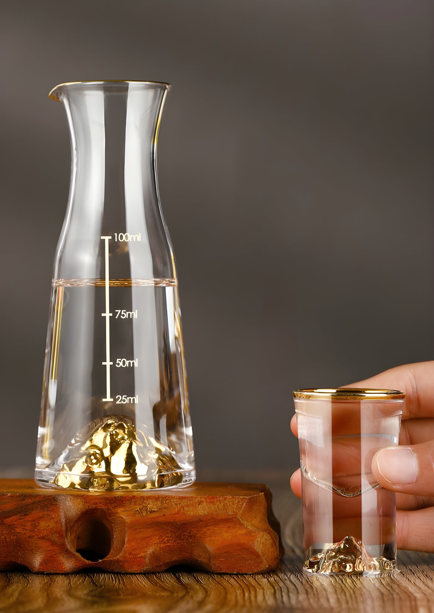 Set Bicchieri da Shot in Cristallo – Modello "Golden Mountain" 24K con Decanter 100 ml
