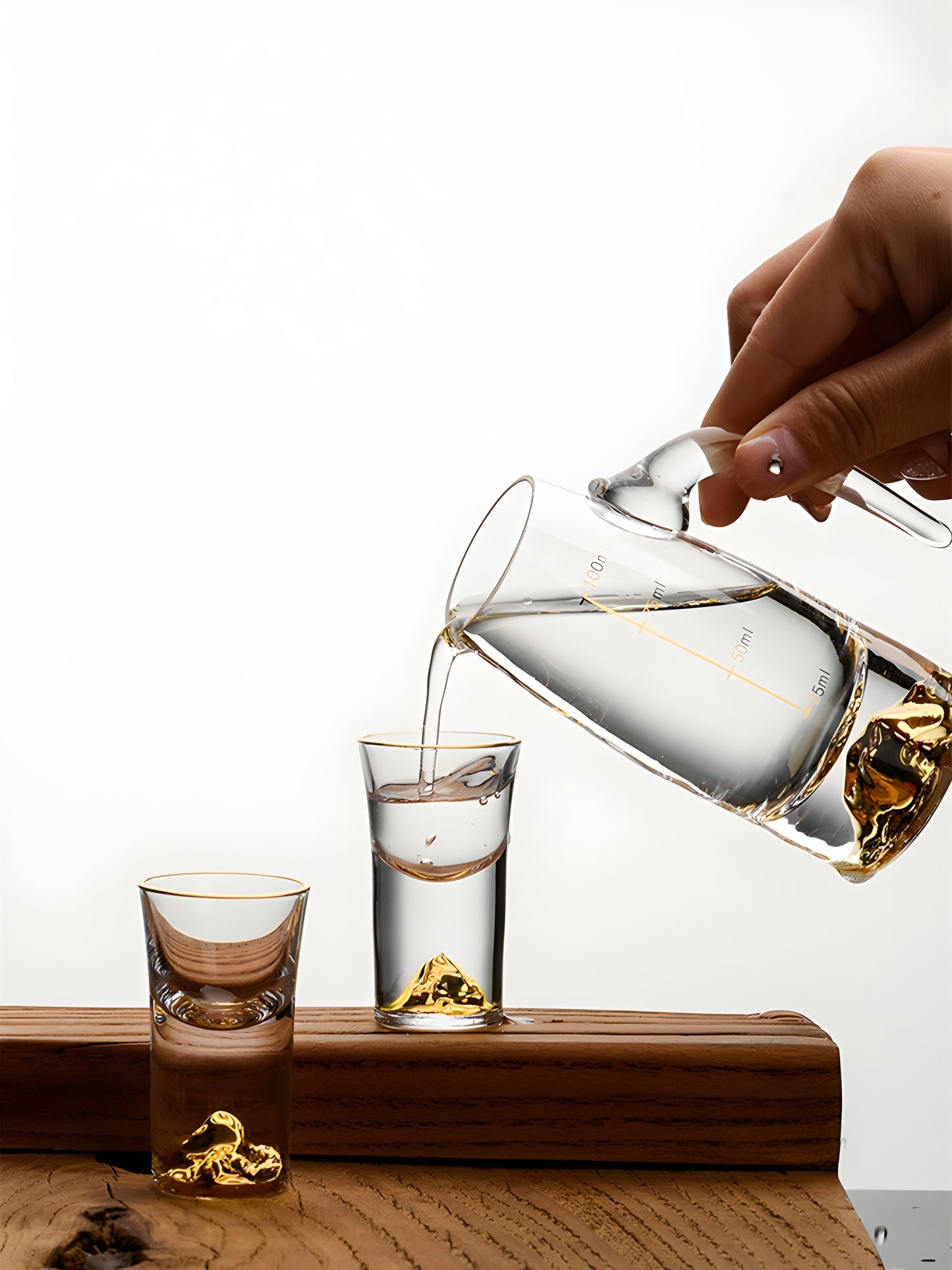 Set Bicchieri da Shot in Cristallo – Modello "Golden Mountain" 24K con Decanter 100 ml