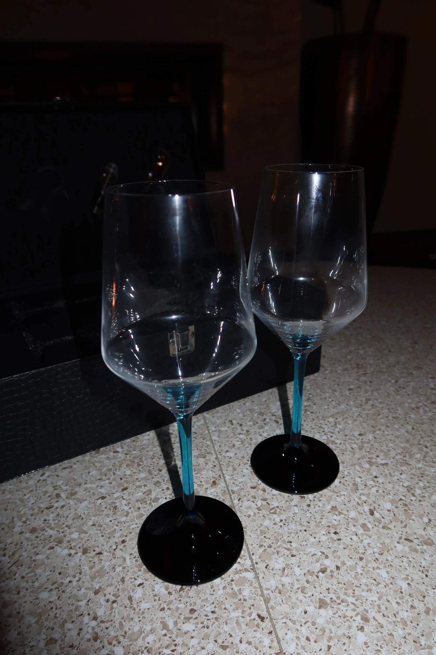 Coppia di Calici Blu con Cofanetto in Pelle