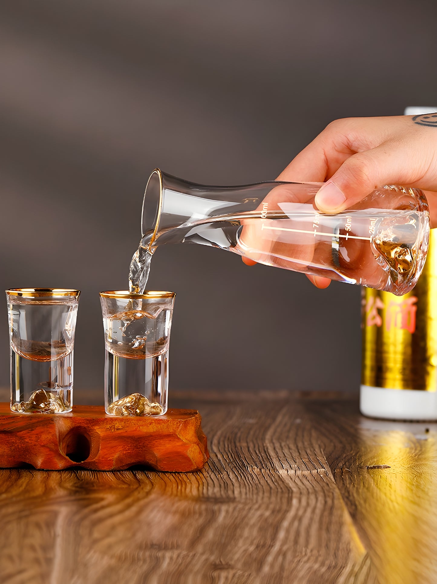 Set Bicchieri da Shot in Cristallo – Modello "Golden Mountain" 24K con Decanter 100 ml