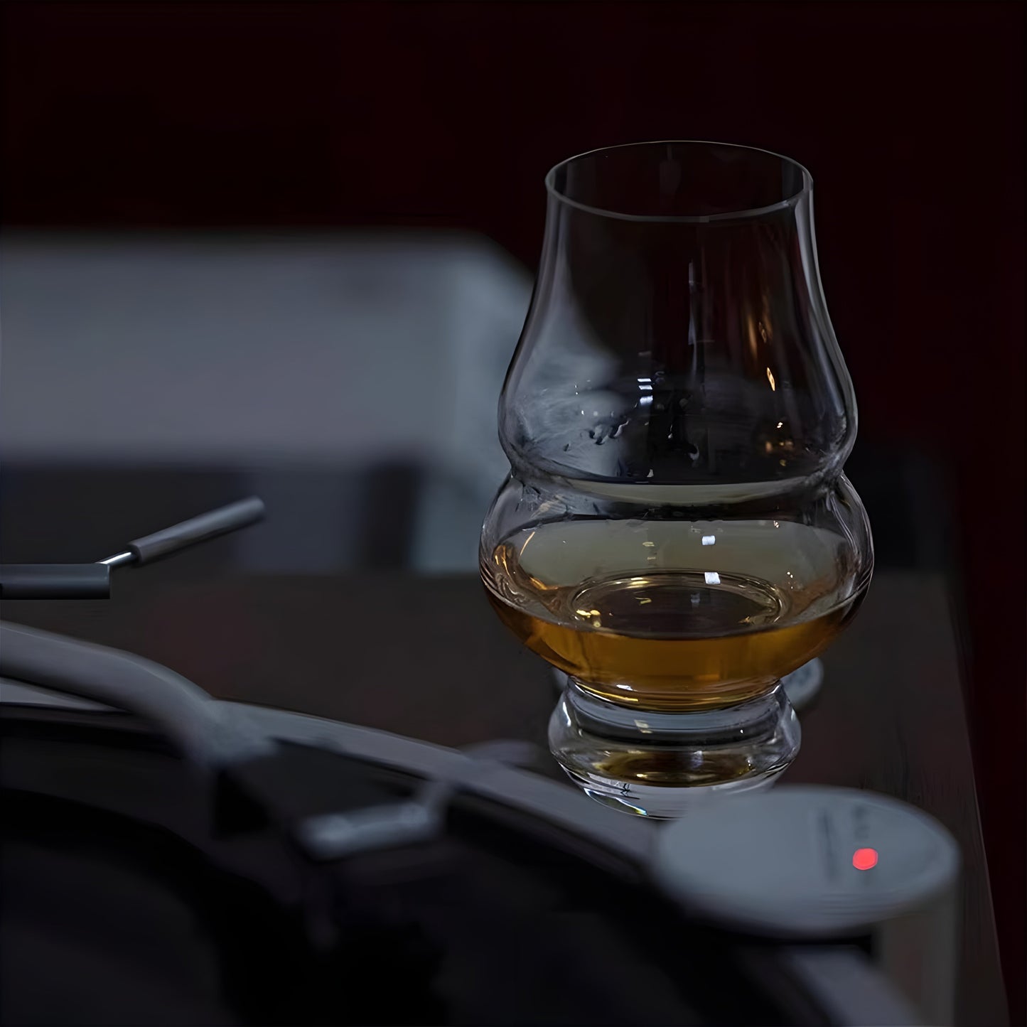 Bicchiere da Whisky Professionale in Cristallo – Design Double Belly per Degustazione e Nosing GuerraHome