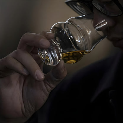 Bicchiere da Whisky Professionale in Cristallo – Design Double Belly per Degustazione e Nosing GuerraHome